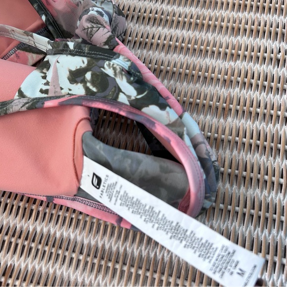 Fabletics sports bra in a floral print size medium - Picture 3 of 3